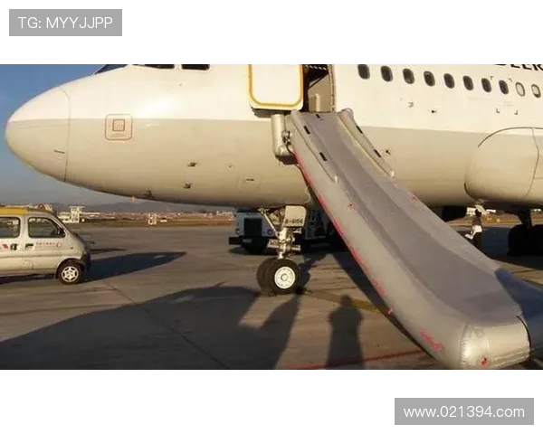 民用飞机应急滑梯的释放角度